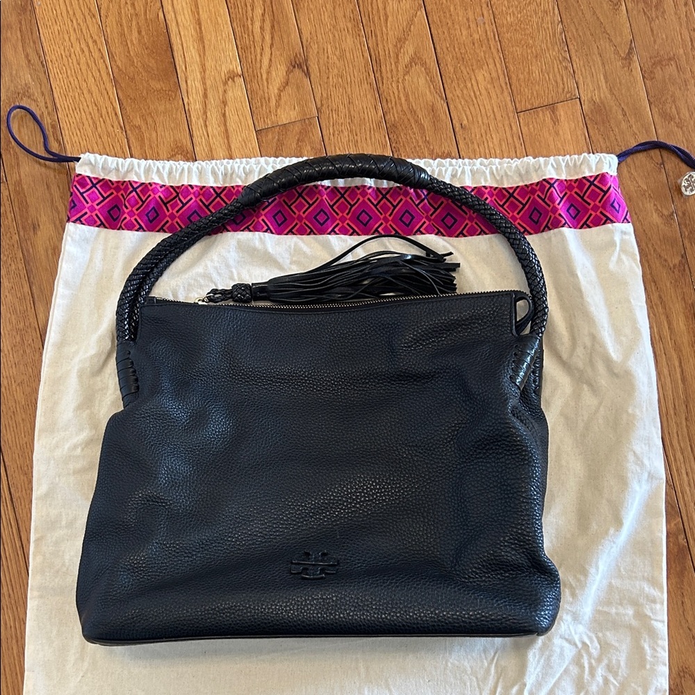 TORY BURCH TAYLOR Black Pebbled Leather Hobo Bag - Picture 2 of 14